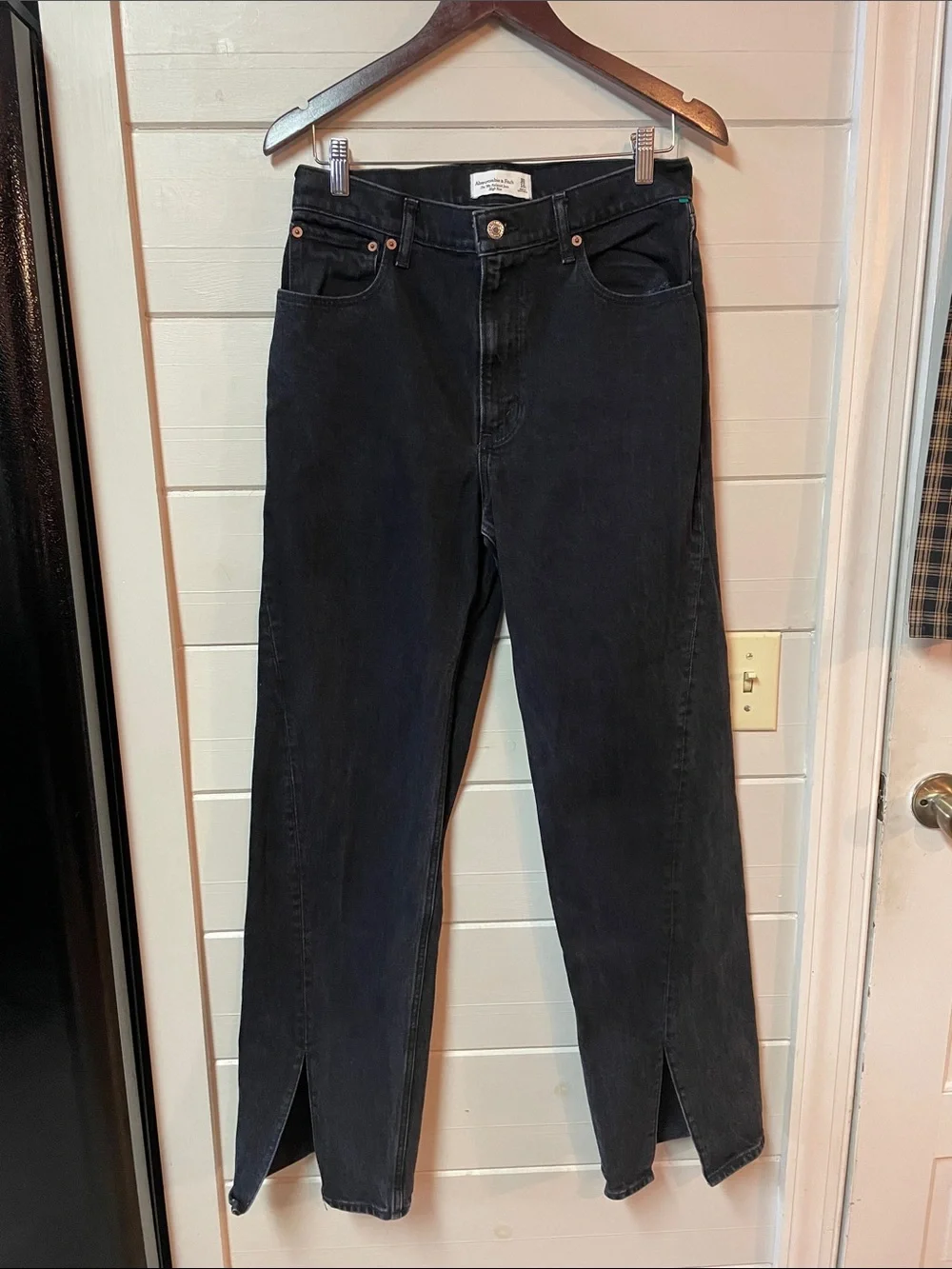 Abercrombie & Fitch 90’s  Relaxed Jean High Rise Front Slits Long Hem Size 30.